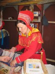 Verkäuferin in Tracht